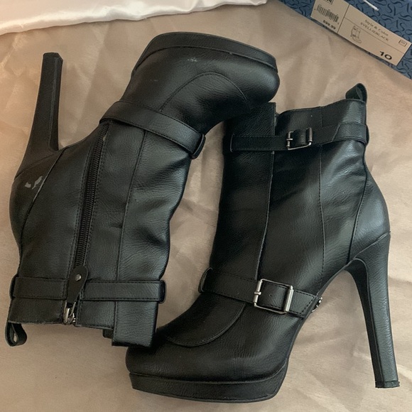 Vera wang heels/ boot - Picture 2 of 3